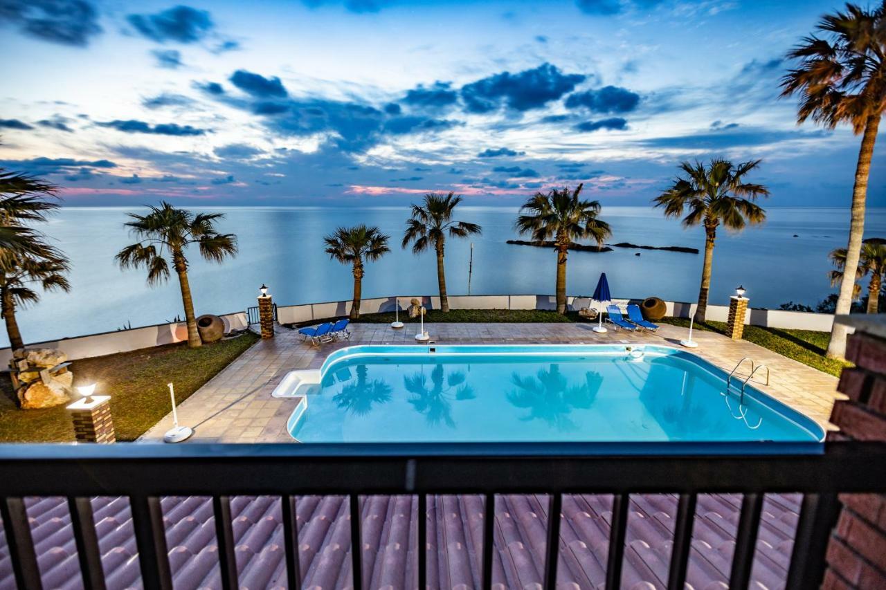 פומוס Sun Camero Apartments מראה חיצוני תמונה